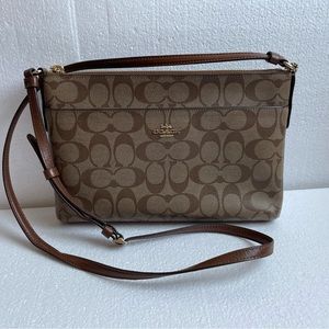 Coach Signature Crossbody bag with Adjustable strap.Tan/Khaki